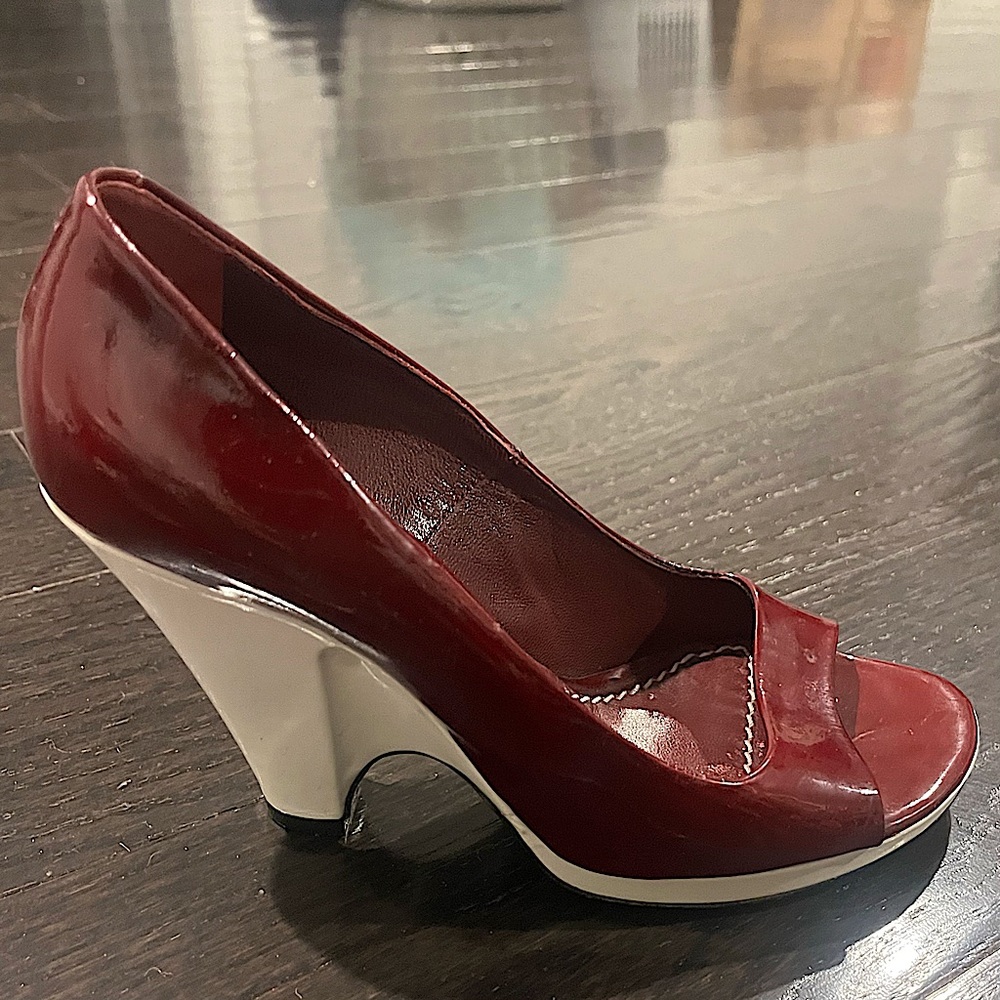Marc Jacobs Patent Leather Peep-Toe Platform Wedge Heels / Shoes - Picture 3 of 16